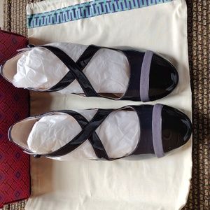 Tory Burch Amble 35MM Soft Patent Criss Cross Contrast Cap Toe Block Hee…